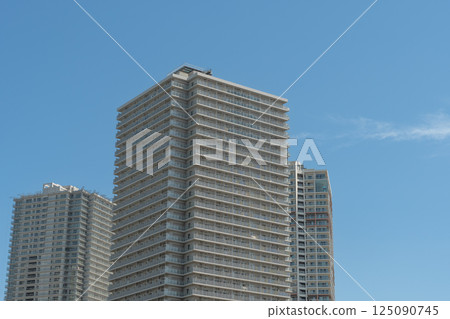 Mansion in the blue sky 125090745