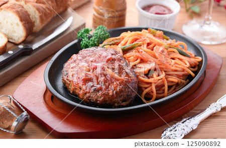hamburger spaghetti 125090892