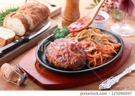 hamburger spaghetti hamburger spaghetti 125090897