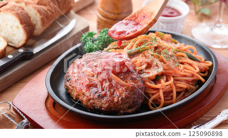 hamburger spaghetti hamburger spaghetti 125090898