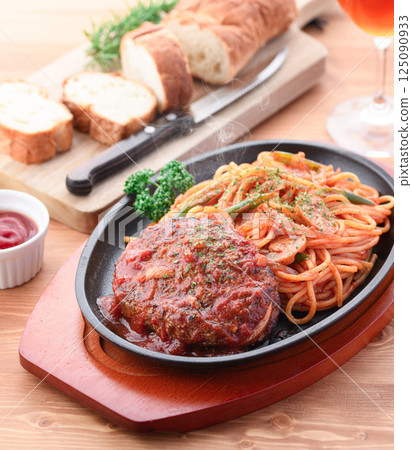 hamburger spaghetti 125090933
