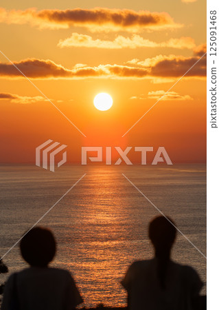Sunset over the Pacific Ocean and silhouettes of people seen from Aiai Cape. Hirizohama Nakagi Minamiizu Town Izu Peninsula Shizuoka Prefecture 2024 125091468