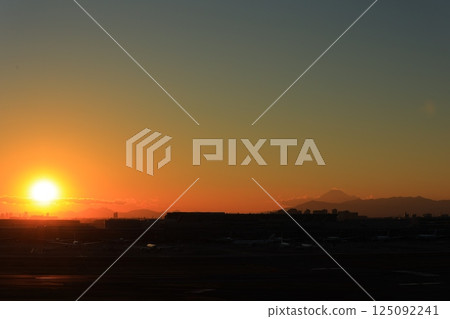 Sunset sky and Mt. Fuji from Haneda Airport Sunset sky and Mt. Fuji from Haneda Airport 125092241