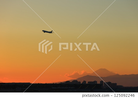 Sunset sky and Mt. Fuji from Haneda Airport 125092246