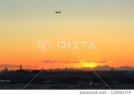 Sunset sky and Mt. Fuji from Haneda Airport 125092254