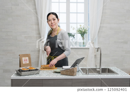 Woman making rice flour pound cake in the kitchen Woman making rice flour pound cake in the kitchen 125092401