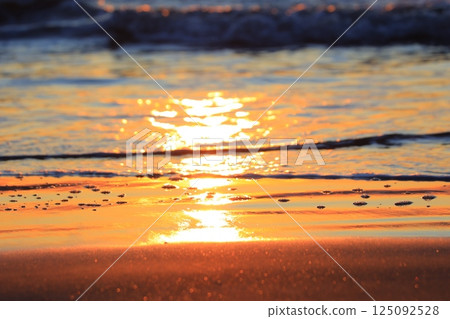 Sunrise scenery from Kujukuri beach Sunrise scenery from Kujukuri beach 125092528