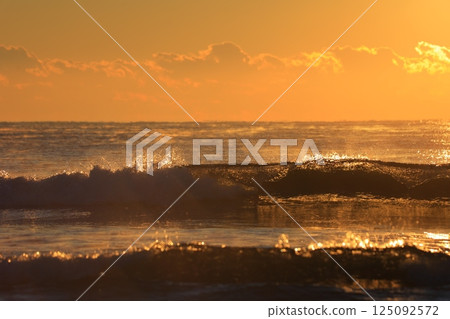 Sunrise scenery from Kujukuri beach 125092572