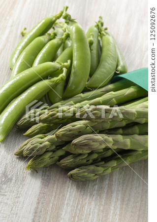 asparagus, vegetables, vegetable 125092676