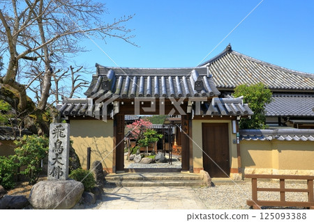 Asukadera Temple: Red plum blossoms in full bloom 125093388