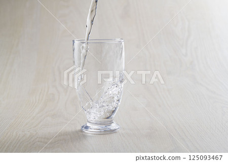 水 水 125093467