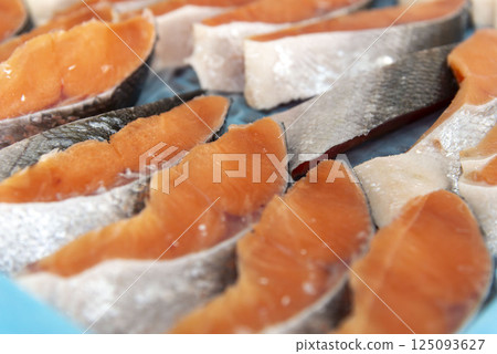 新鮮美味的三文魚 新鮮美味的三文魚 125093627