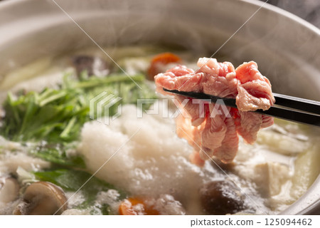 Grated radish hot pot dish 125094462