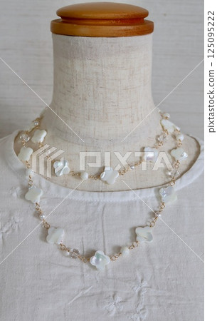 15mm花形貝殼長項鍊（白貝母） 125095222