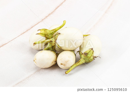 Natural organic white round eggplant Natural organic white round eggplant 125095610