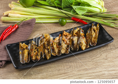 Steamed razor mollusk with lemongrass Steamed razor mollusk with lemongrass 125095657