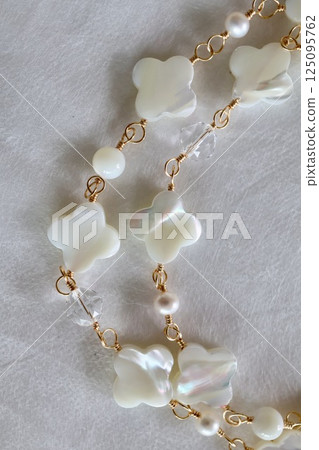 15mm flower-shaped shell long necklace (white mother of pearl) 15mm flower-shaped shell long necklace (white mother of pearl) 125095762