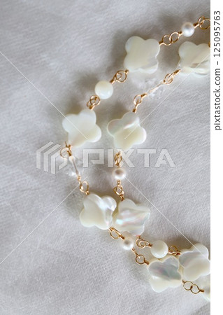 15mm flower-shaped shell long necklace (white mother of pearl) 15mm flower-shaped shell long necklace (white mother of pearl) 125095763