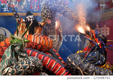 Iwami Kagura: Night Kagura at Sannomiya Shrine in Hamada City: Susanoo-no-Mikoto defeats the giant snake 125096781