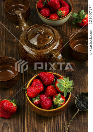 Tea and strawberry, healthy vitamin tea 125097174