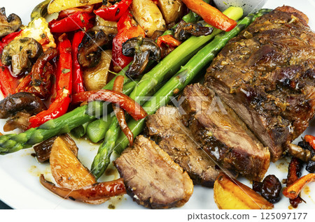 Roasted duck breast, grilled duck meat. 125097177