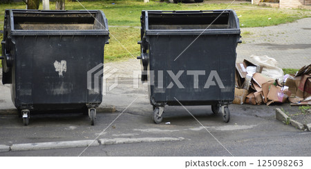 household garbage scattered near the trash garbage can 125098263