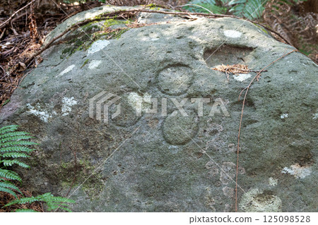 Honrin Stone Quarry Group: Engraved stone with three-star crest 125098528