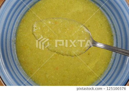 Creamy broccoli soup Creamy broccoli soup 125100376