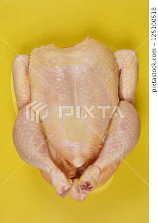 Whole raw chicken Whole raw chicken 125100518