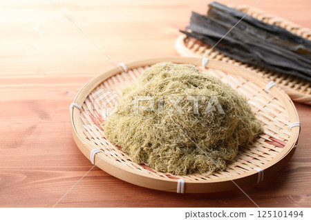 Tororo kelp from Rishiri, Hokkaido, served on a bamboo basket 125101494