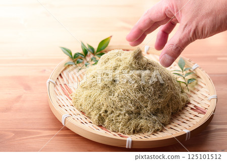Tororo kelp from Rishiri, Hokkaido, served on a bamboo basket 125101512