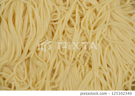 Cooked spaghetti 125102340