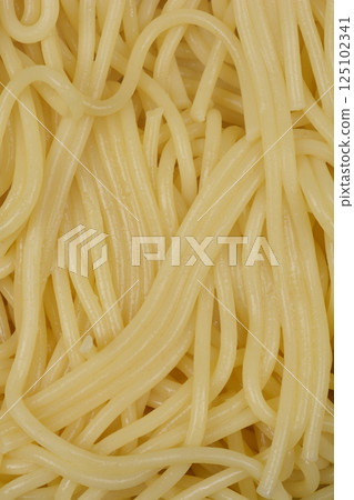Cooked spaghetti 125102341