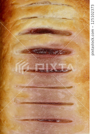 Puff pastry with raspberries and vanilla Puff pastry with raspberries and vanilla 125102373