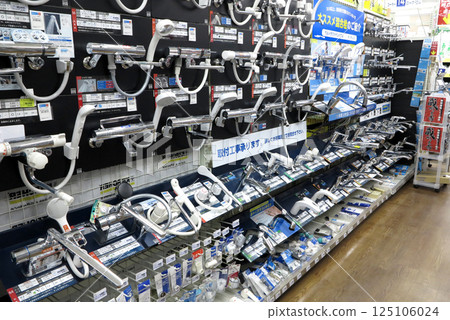 Home improvement store, mixer tap section, faucets, showers, taps, etc. Home improvement store, mixer tap section, faucets, showers, taps, etc. 125106024