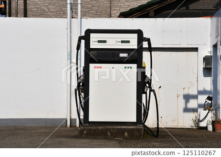 全方位服務鄉村加油站幫浦_01 125110267