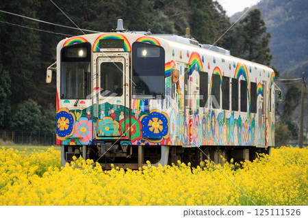 油菜花和“超級幸福”(平成築豐鐵道) 油菜花和“超級幸福”(平成築豐鐵道) 125111526