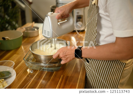 Process of making whipped cream. 125113743