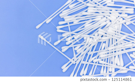 Cotton buds cotton swabs on blue background, Cotton bud swab clean health care on blue background, Cotton buds variety of uses for clean, Top view. Cotton buds cotton swabs on blue background, Cotton bud swab clean health care on blue background, Cotton buds variety of uses for clean, Top view. 125114861