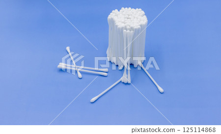 Cotton buds cotton swabs on blue background, Cotton bud swab clean health care on blue background, Cotton buds variety of uses for clean, Top view. Cotton buds cotton swabs on blue background, Cotton bud swab clean health care on blue background, Cotton buds variety of uses for clean, Top view. 125114868