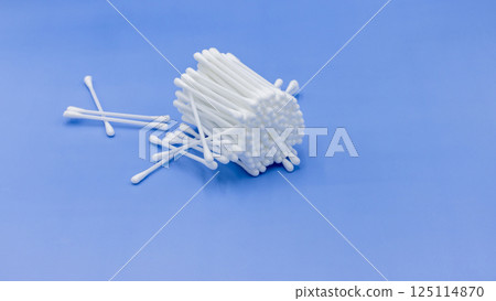 Cotton buds cotton swabs on blue background, Cotton bud swab clean health care on blue background, Cotton buds variety of uses for clean, Top view. 125114870