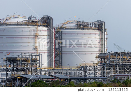 Oil storage tank industrial oil tank in refinery industrial plant, Industry storage oil fuel tank chemical refinery factory plant, Storage fuel tank in oil Industrial refinery. Oil storage tank industrial oil tank in refinery industrial plant, Industry storage oil fuel tank chemical refinery factory plant, Storage fuel tank in oil Industrial refinery. 125115535