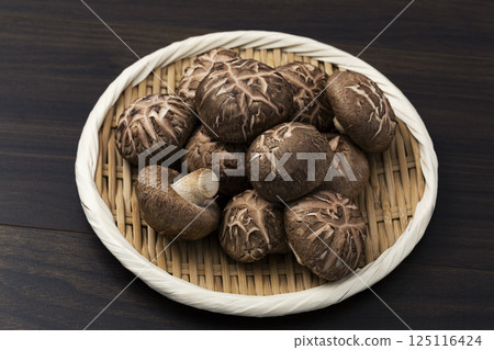 托盤上的香菇 托盤上的香菇 125116424