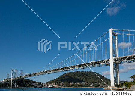 [Kitakyushu Moji Port: Kanmon Straits and Kanmon Bridge from Norfolk Square] 125116452