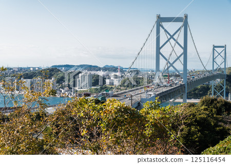[Kitakyushu Mojiko Port: Kanmon Strait and Kanmon Bridge from Mekari No. 2 Observation Deck] 125116454