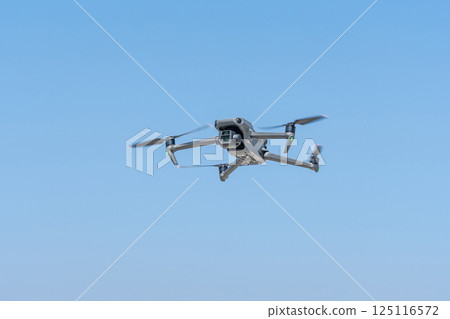 無人機飛行 125116572