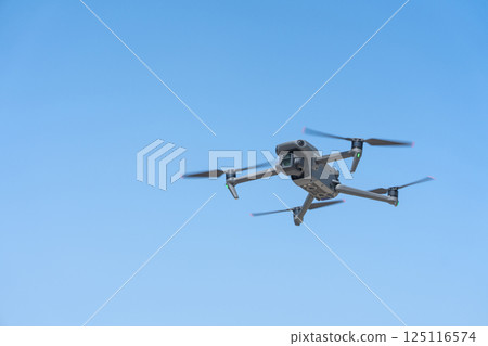 無人機飛行 125116574
