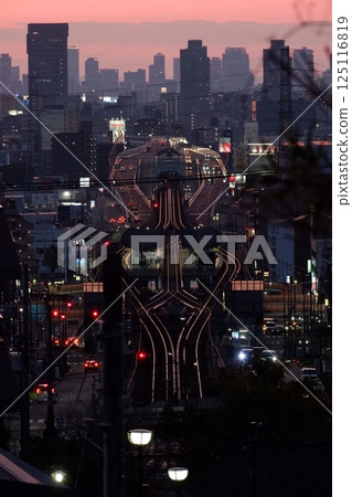 Sunset over the city seen from above Shin-Ishikiri Station on the Kintetsu Higashi-Osaka Line in Higashi-Osaka 125116819