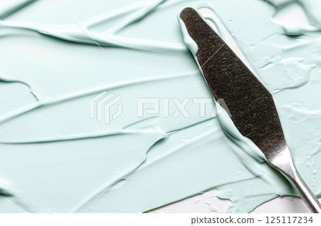 The texture of cosmetic moisturizer with palette knife 125117234