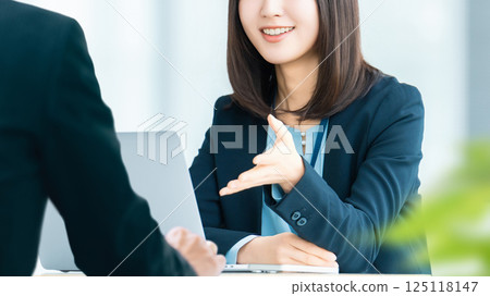 Two male and female businessmen making a meeting 125118147